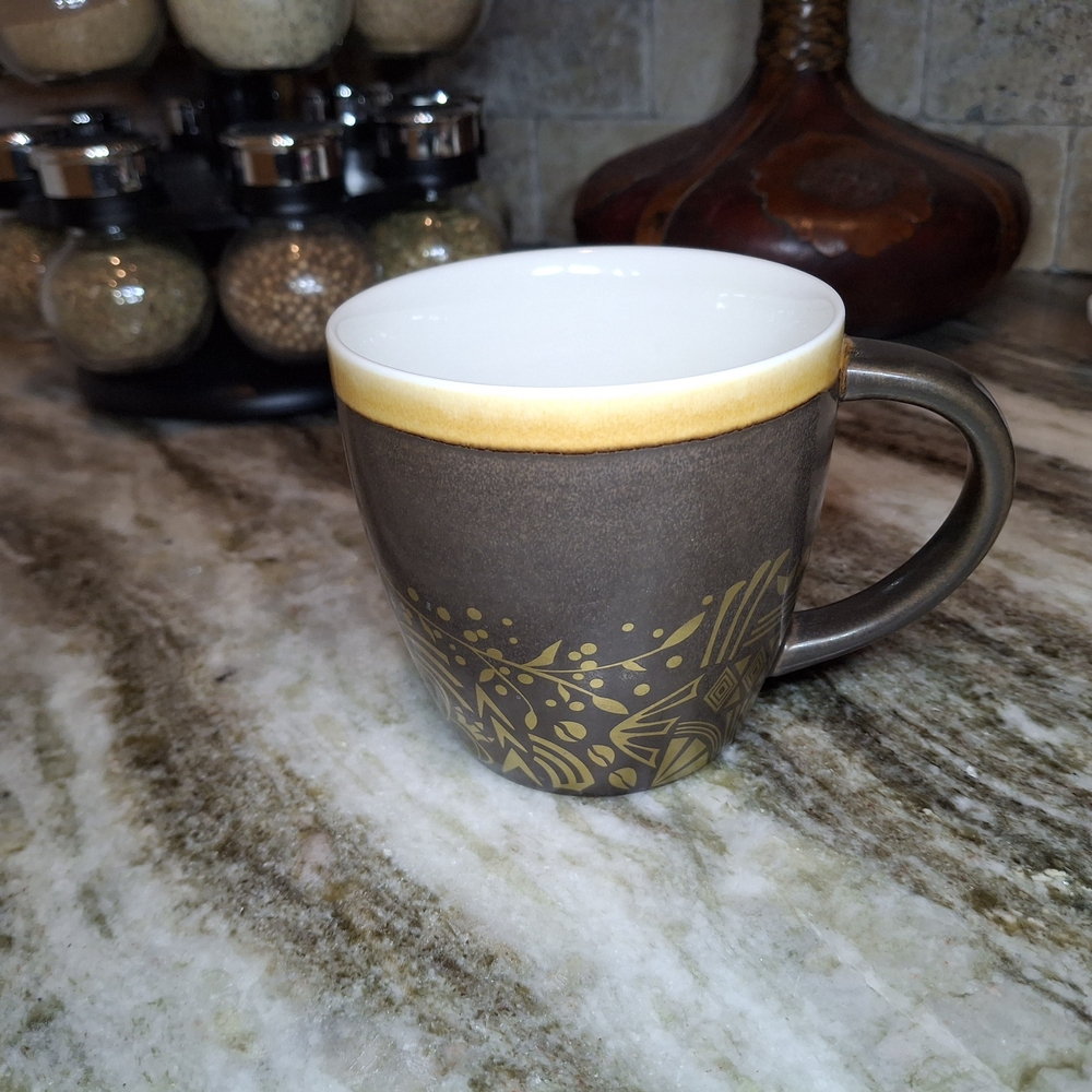 Starbucks 2011 NEW BONE CHINA Nouvelle Porcelaine d'os Brown & Gold Coffee Mug.